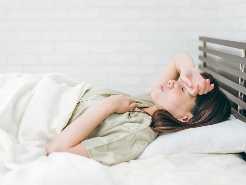 律神経の不調に悩む50代女性の写真