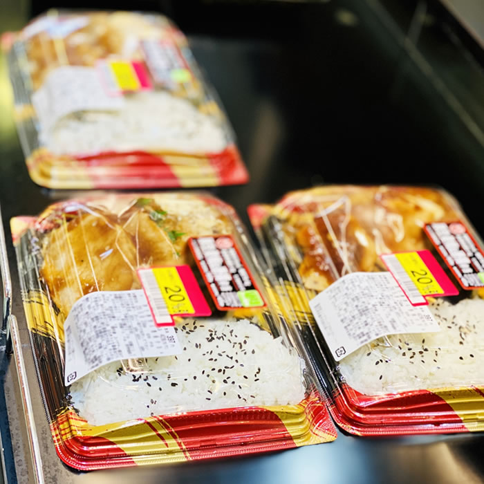 コンビニ弁当の写真