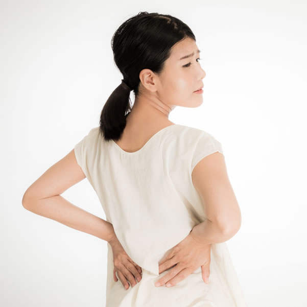 不安な女性の様子